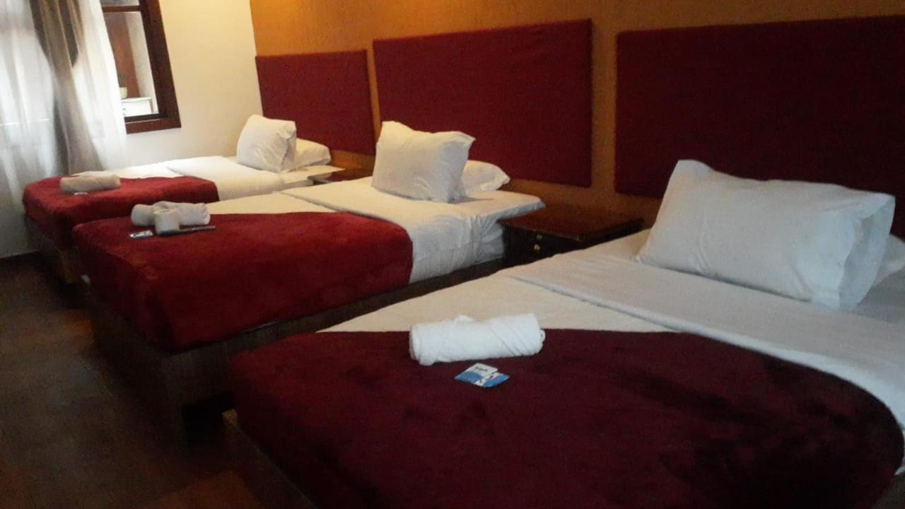 Hostal Nizza Куэнка Экстерьер фото